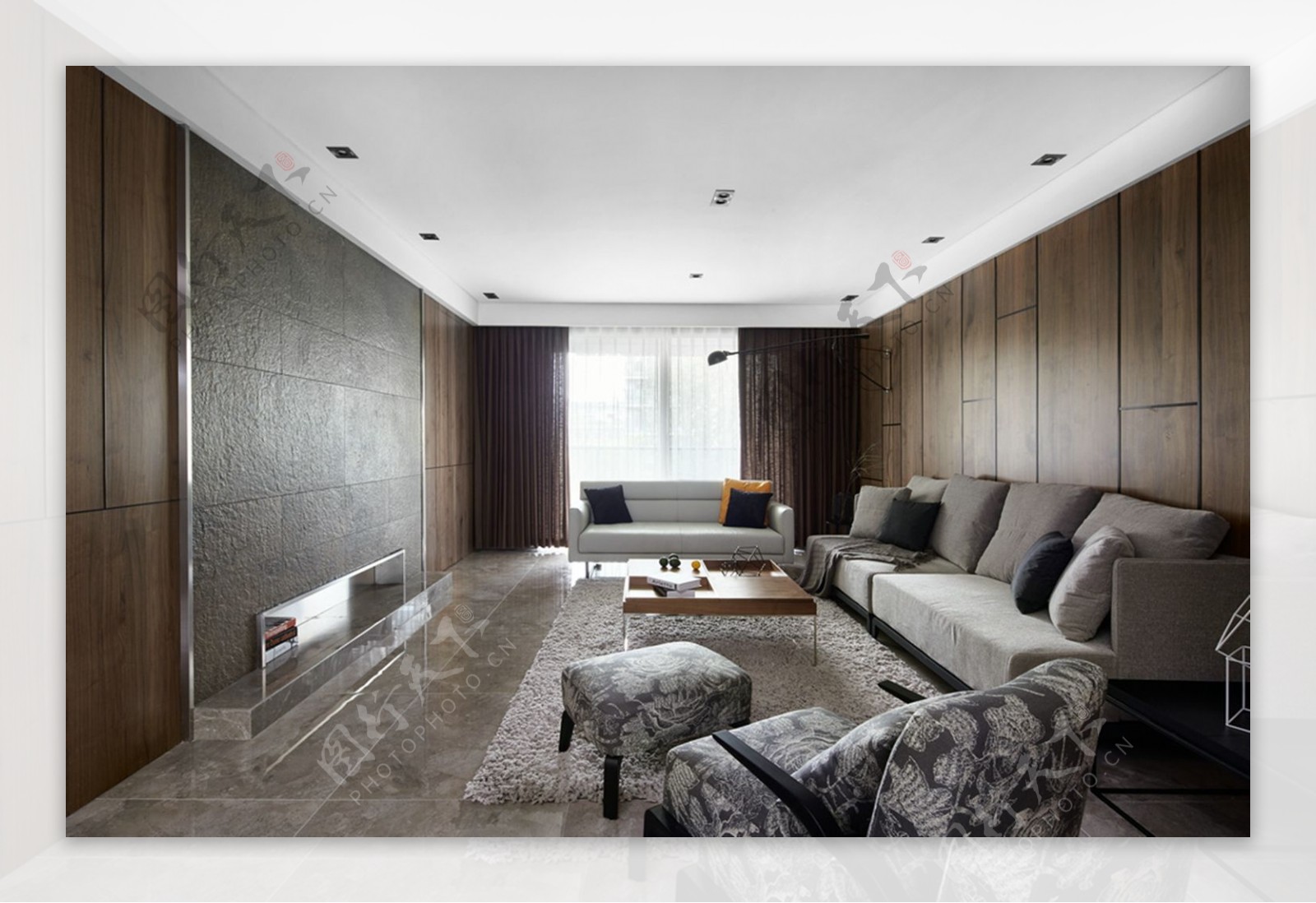 现代轻奢客厅深褐色亮面背景墙室内装修图