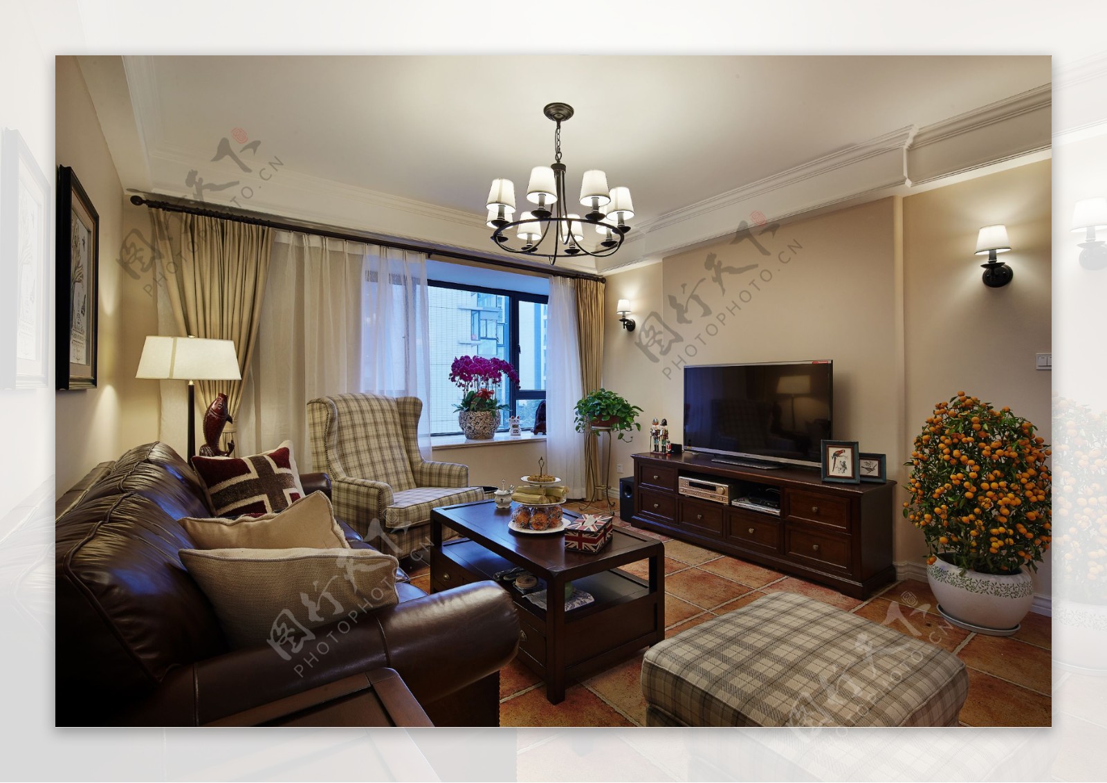 现代客厅深褐色皮质沙发室内装修效果图