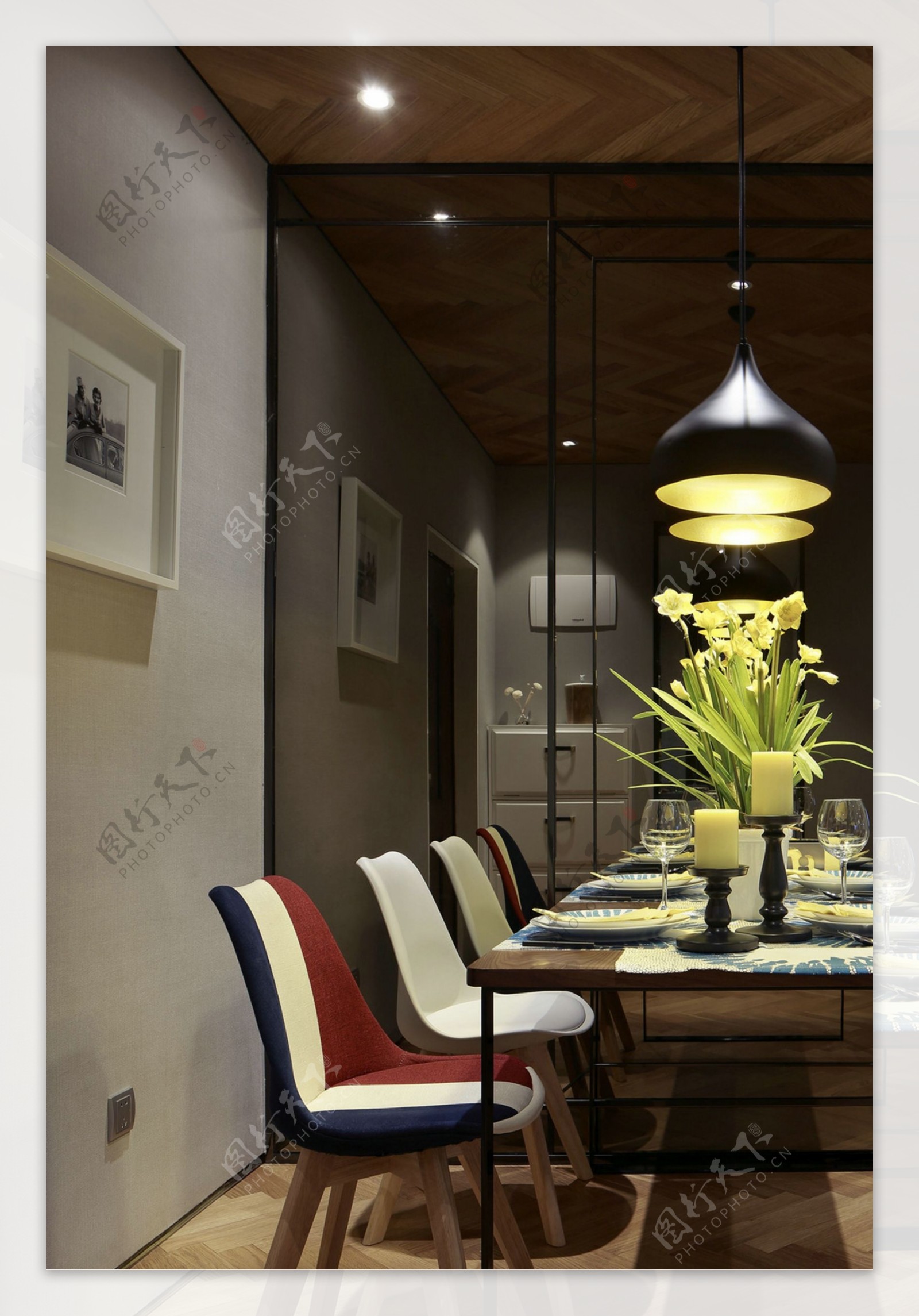 现代时尚客厅拼色椅子室内装修效果图