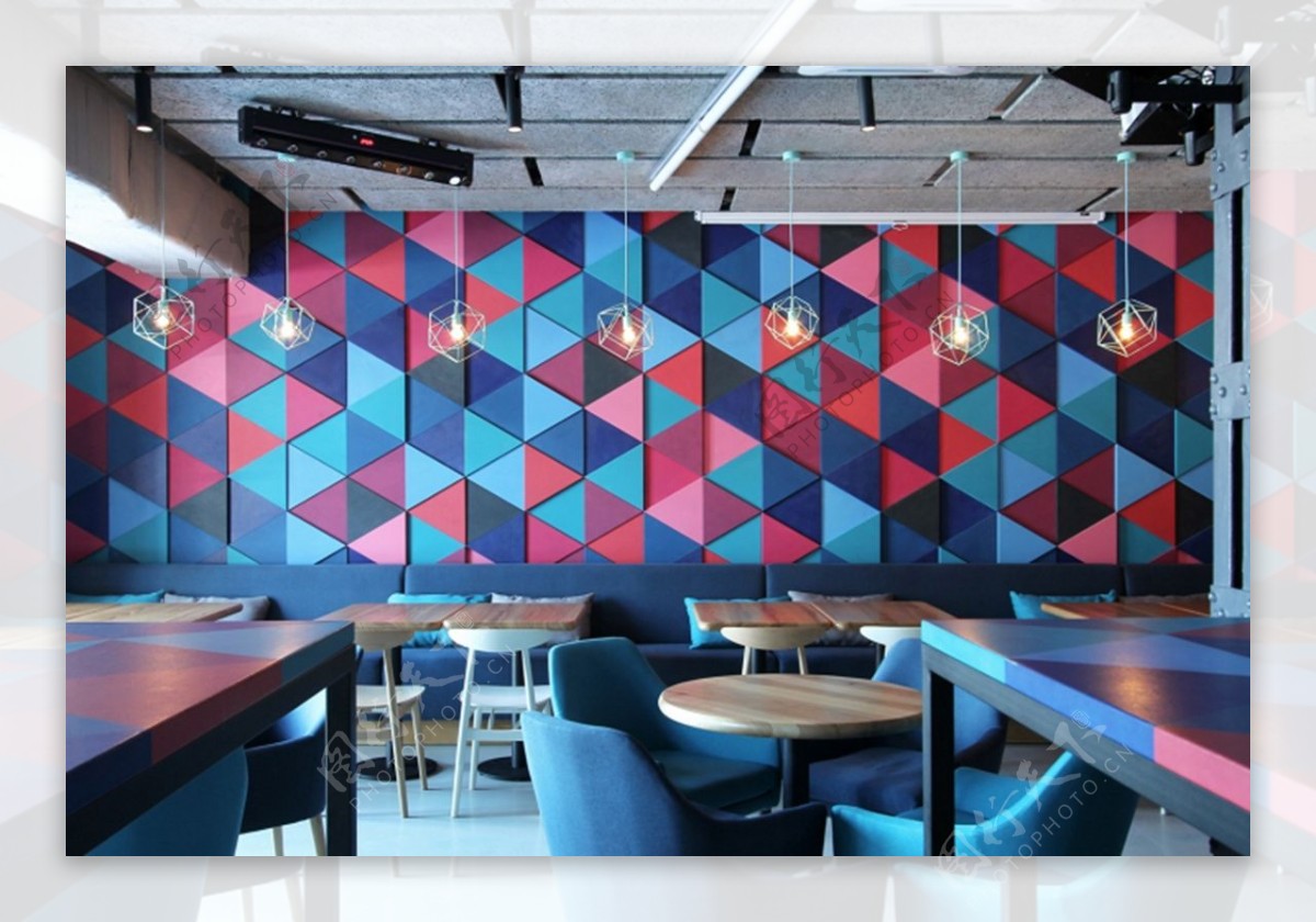 简约咖啡厅彩色墙砖装修效果图