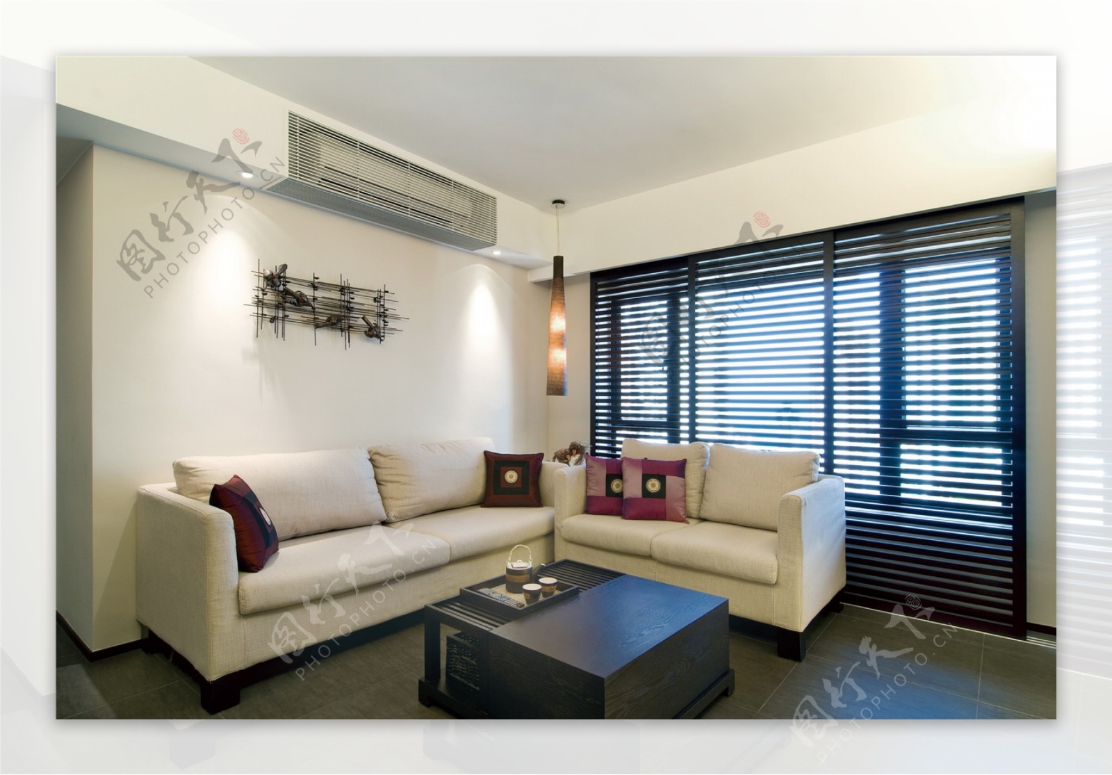 现代简约白色沙发百叶窗室内设计效果图
