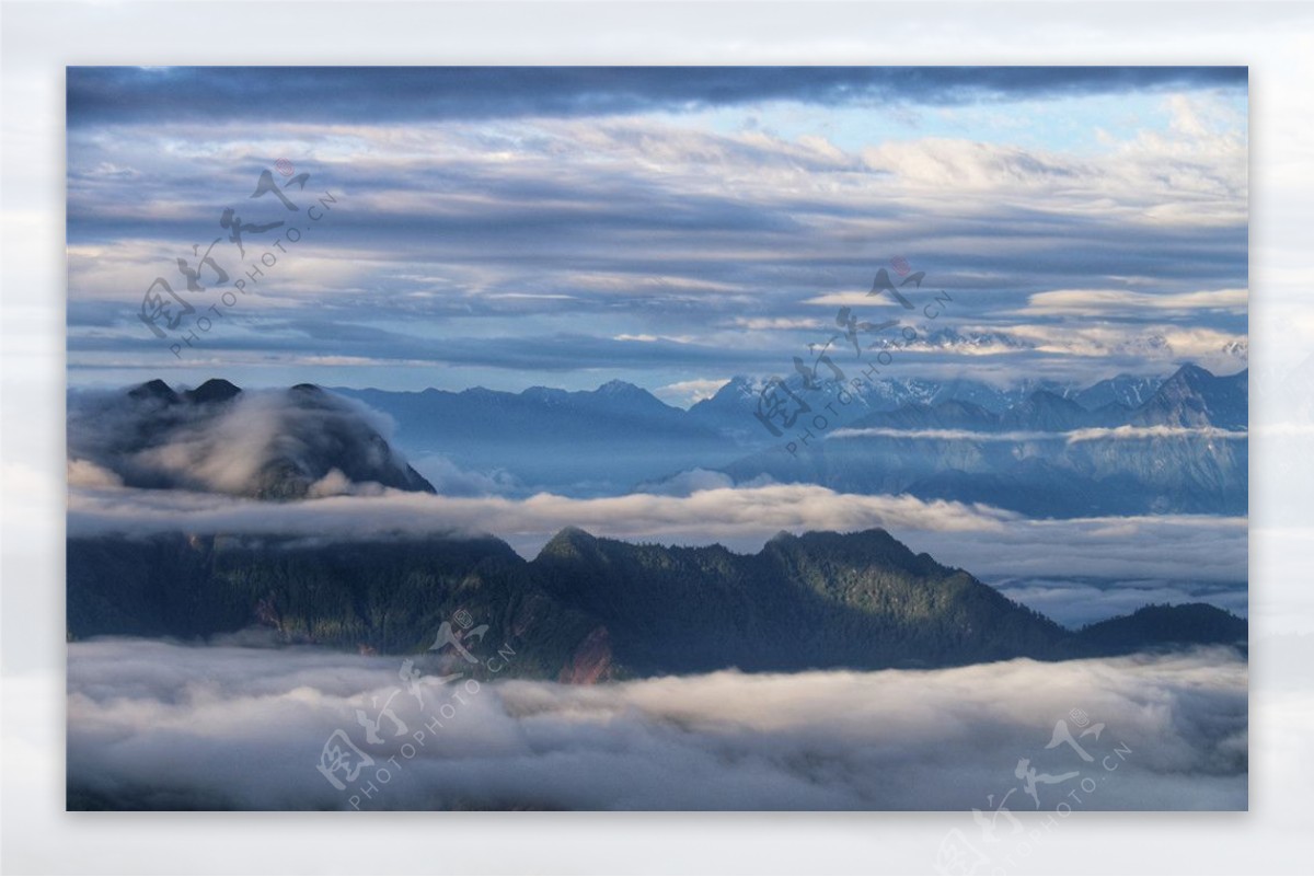 牛背山华尖山日出云海贡嘎雪山