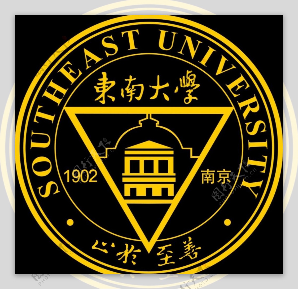 东南大学校徽黄色用于红色背景