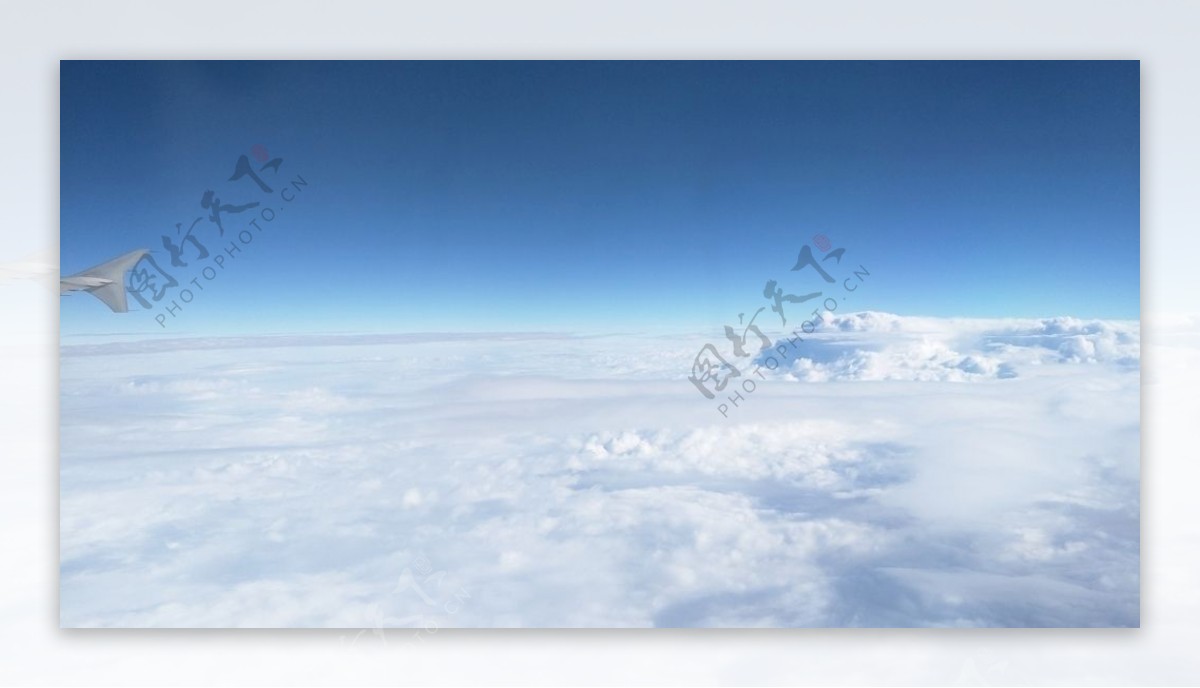飞机上拍摄唯美蓝天白云景色