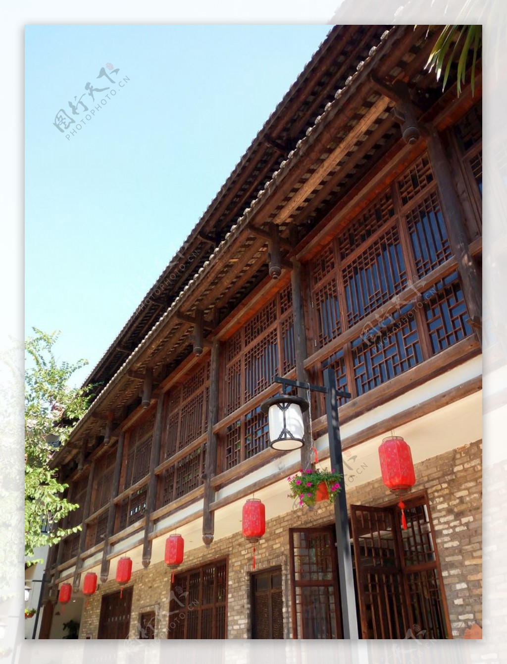 中国风雕刻窗花镂空阁楼