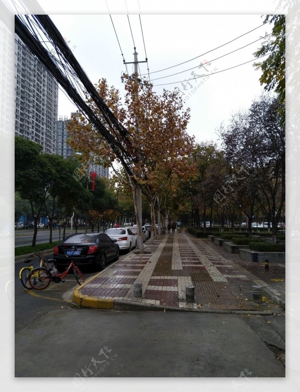 雨天的城市街道