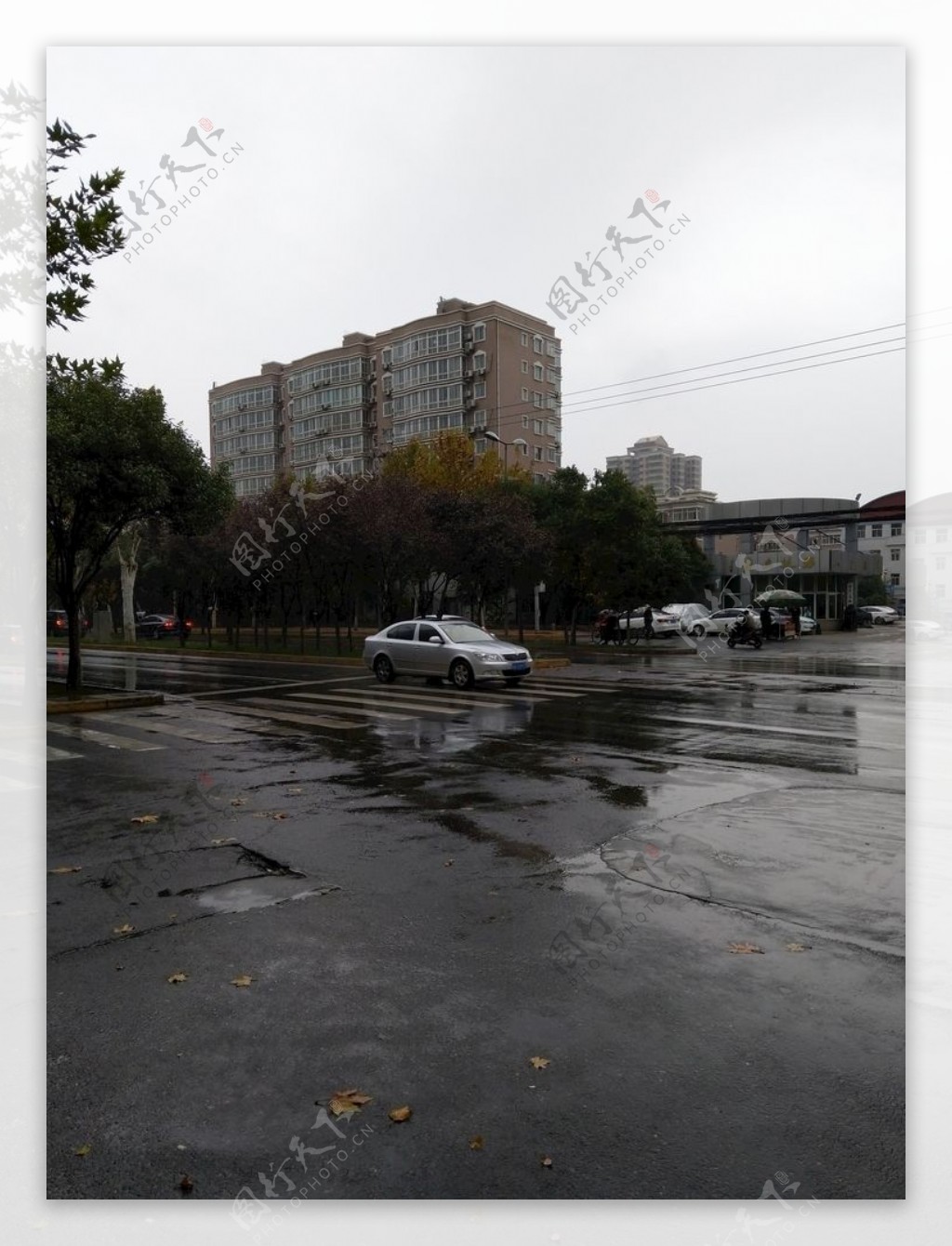 雨天的城市街道