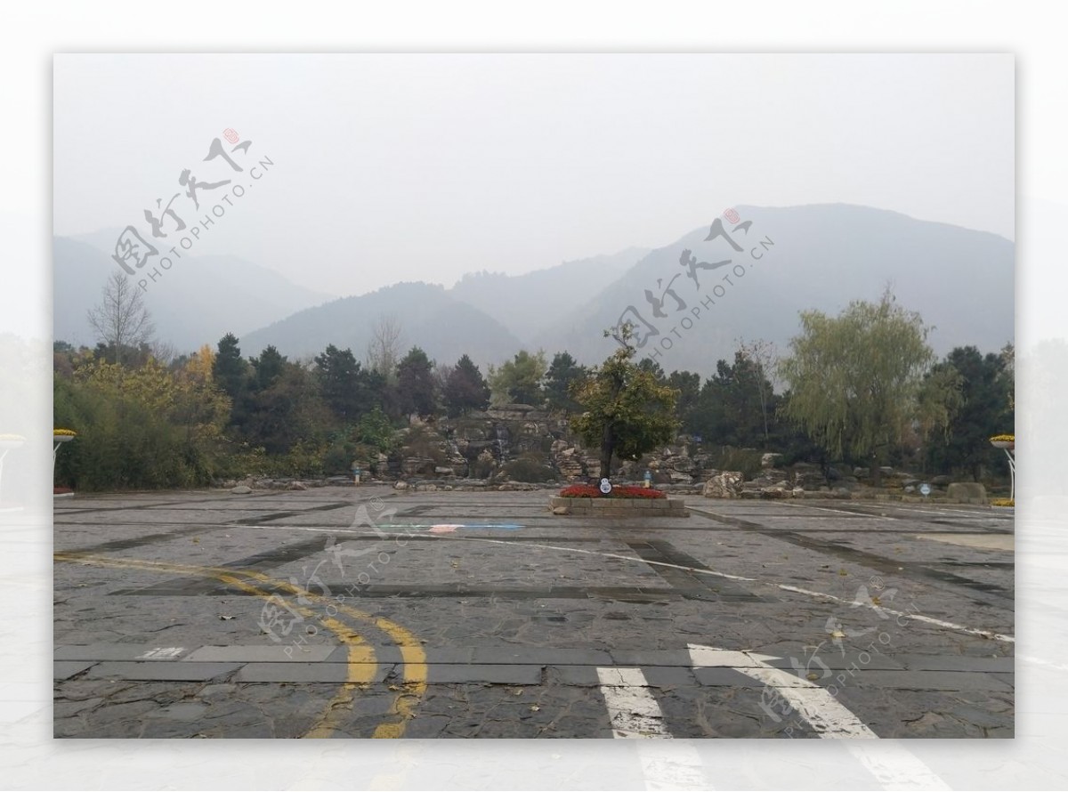 雨天的公园风景