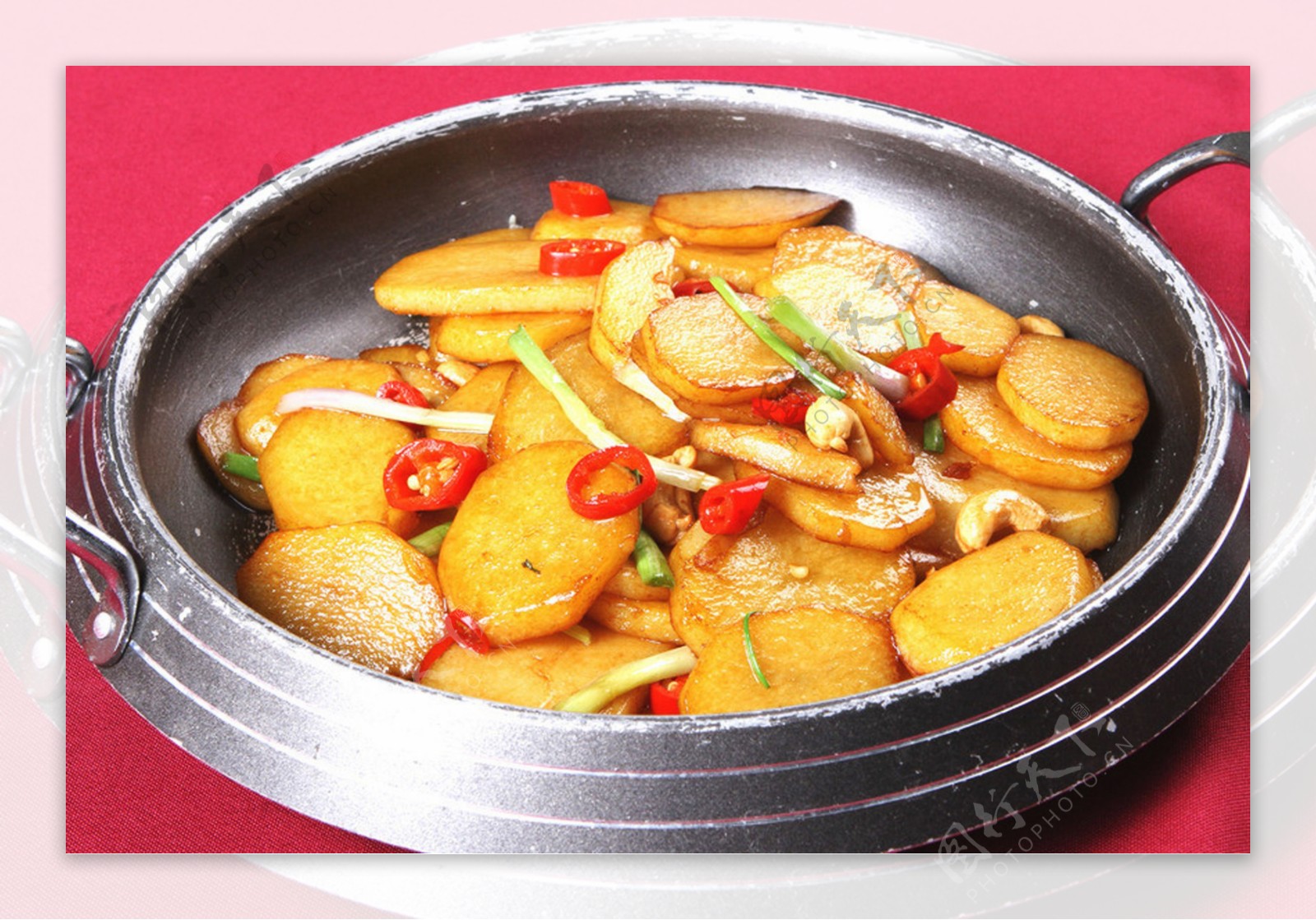 家常干锅土豆的做法，不过油也绵软入味，下饭又下酒，家人特喜欢 - 哔哩哔哩