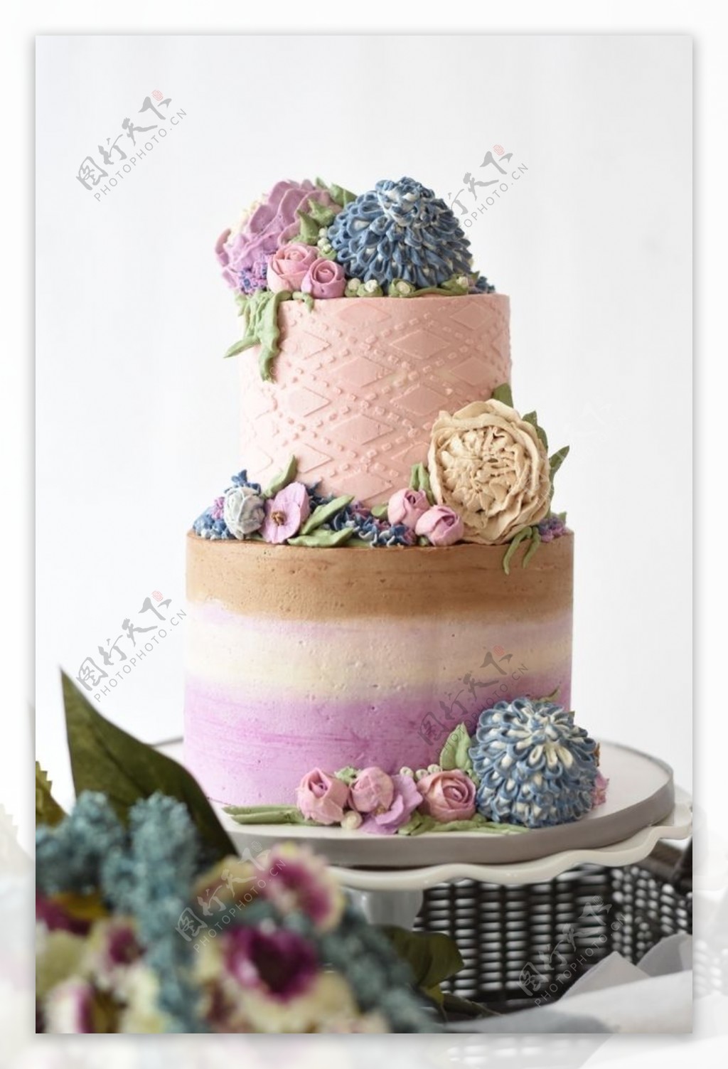 双层的花卉蛋糕