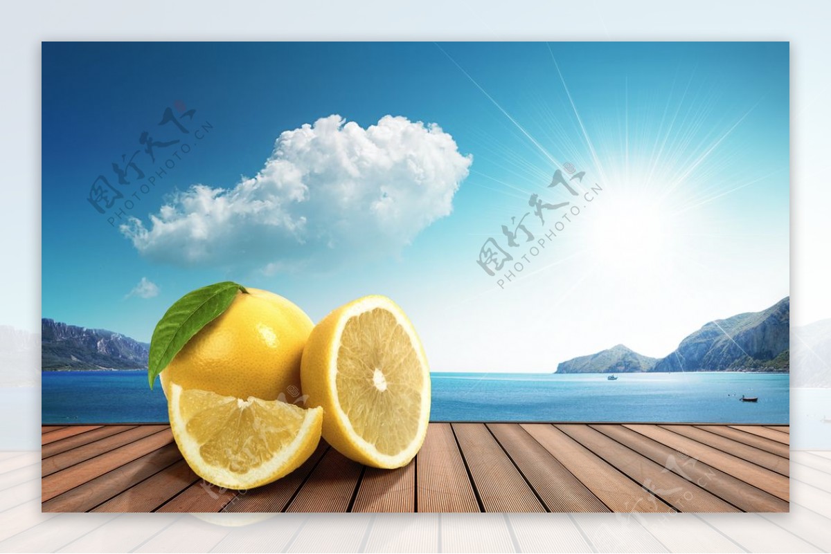 木板上的柠檬
