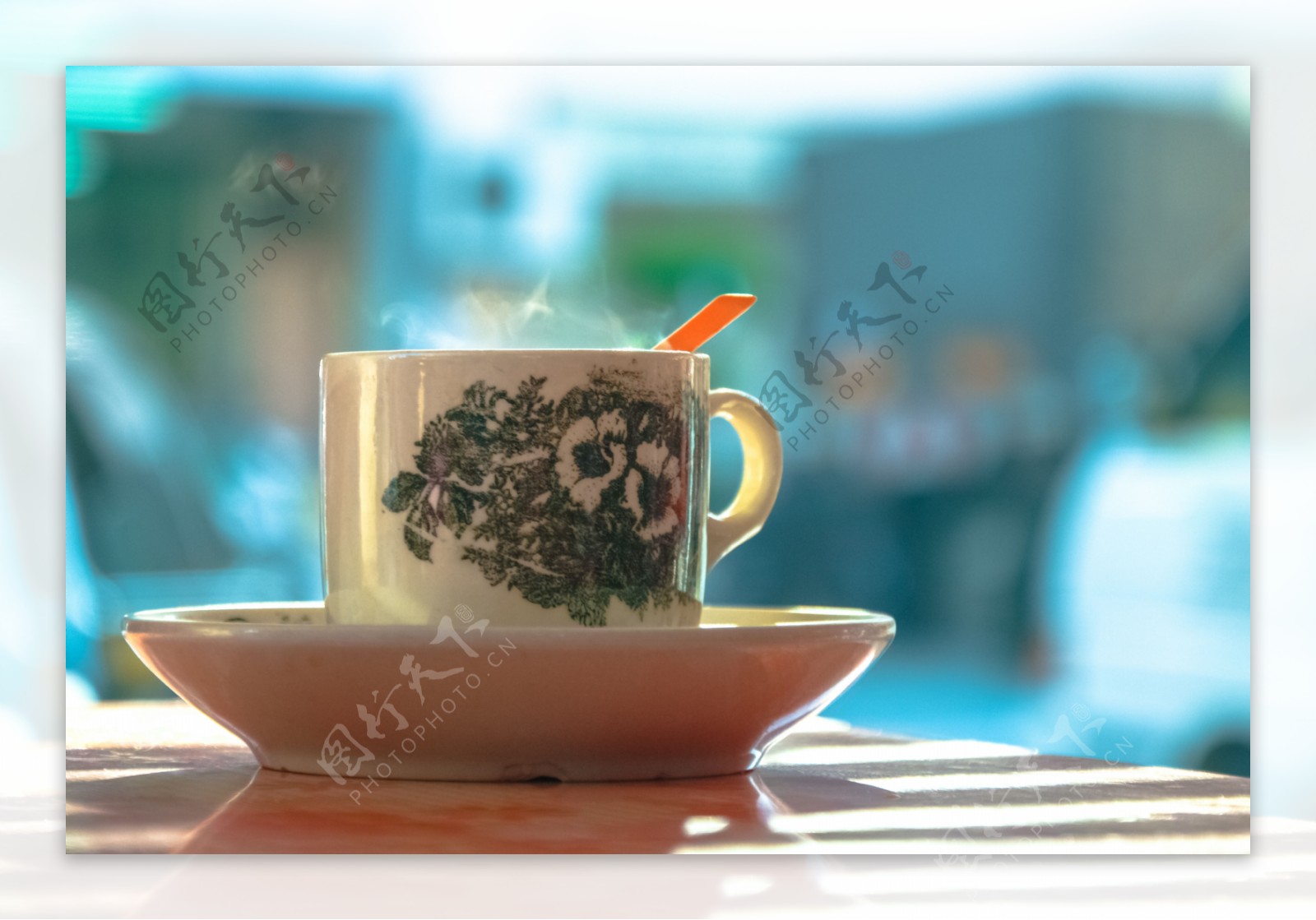 白色陶瓷茶杯茶托匙