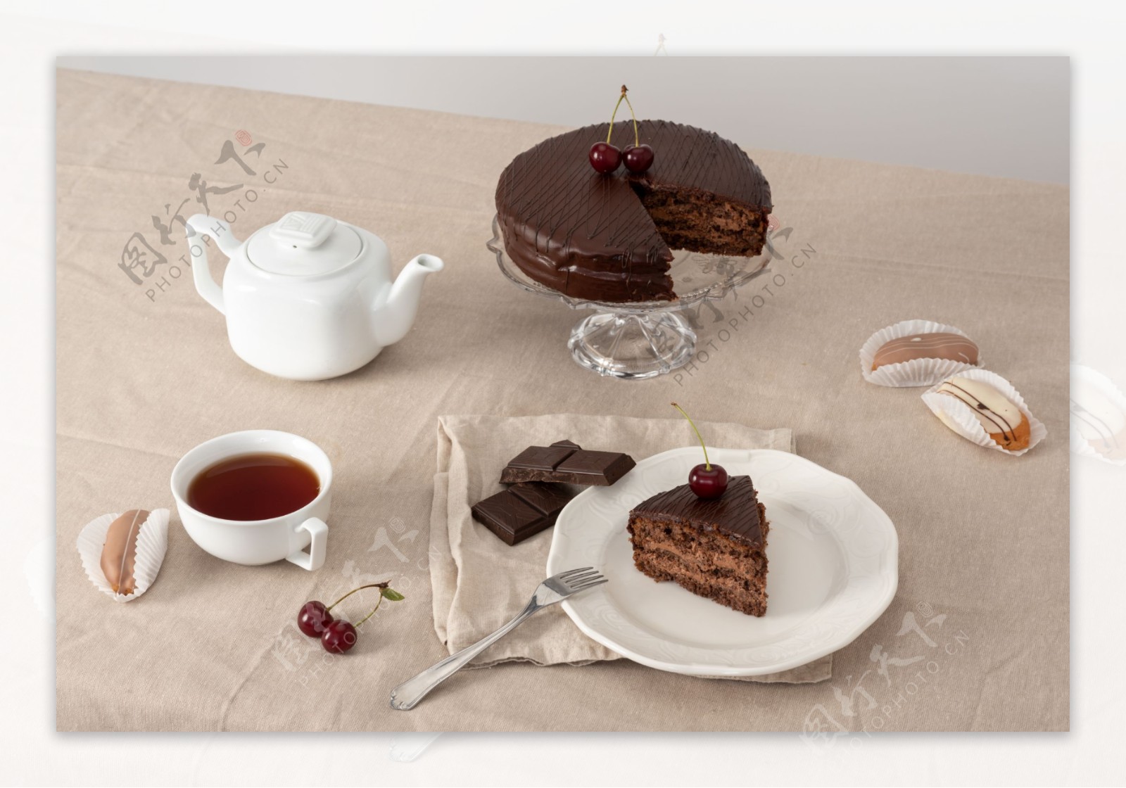 巧克力蛋糕和红茶