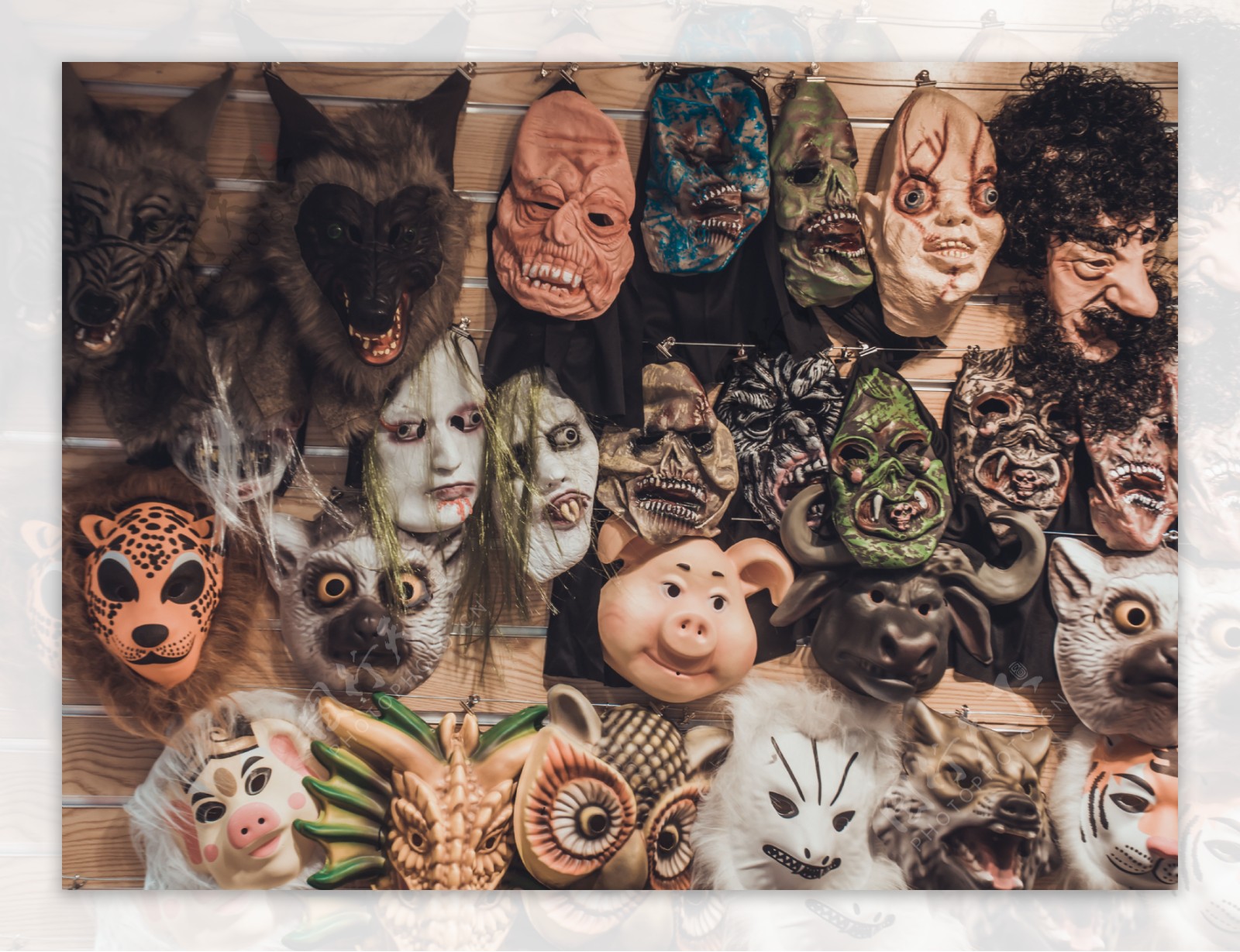 街道上的妖怪面具