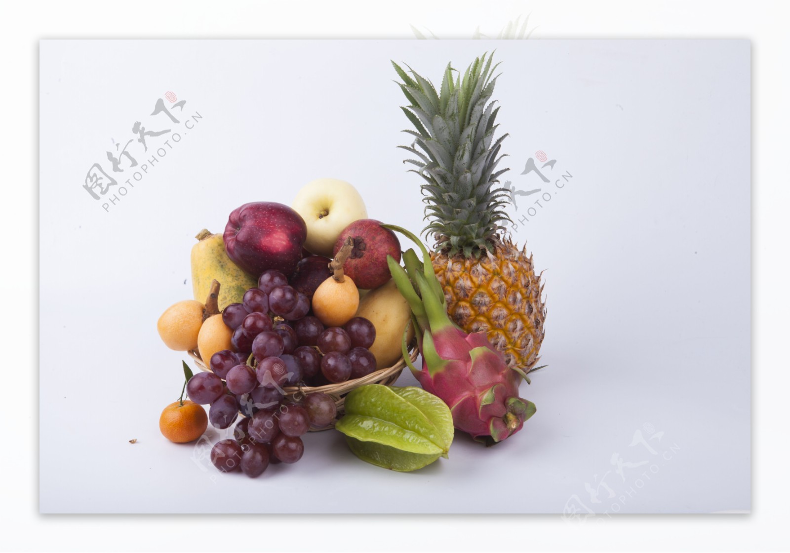 新鲜水果葡萄香梨实物图摄影图1