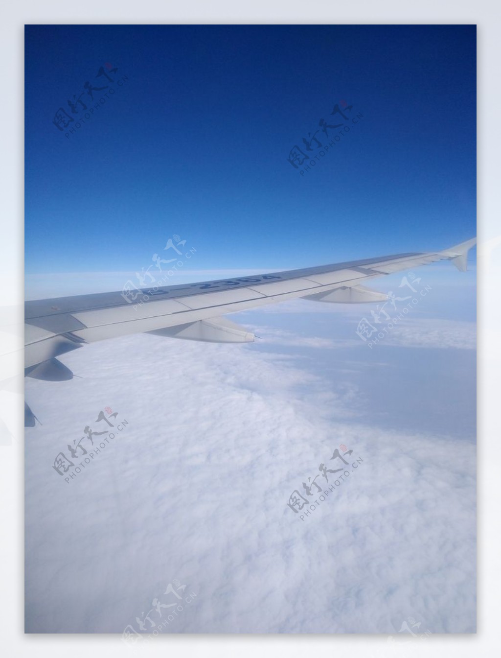飞机上的白云