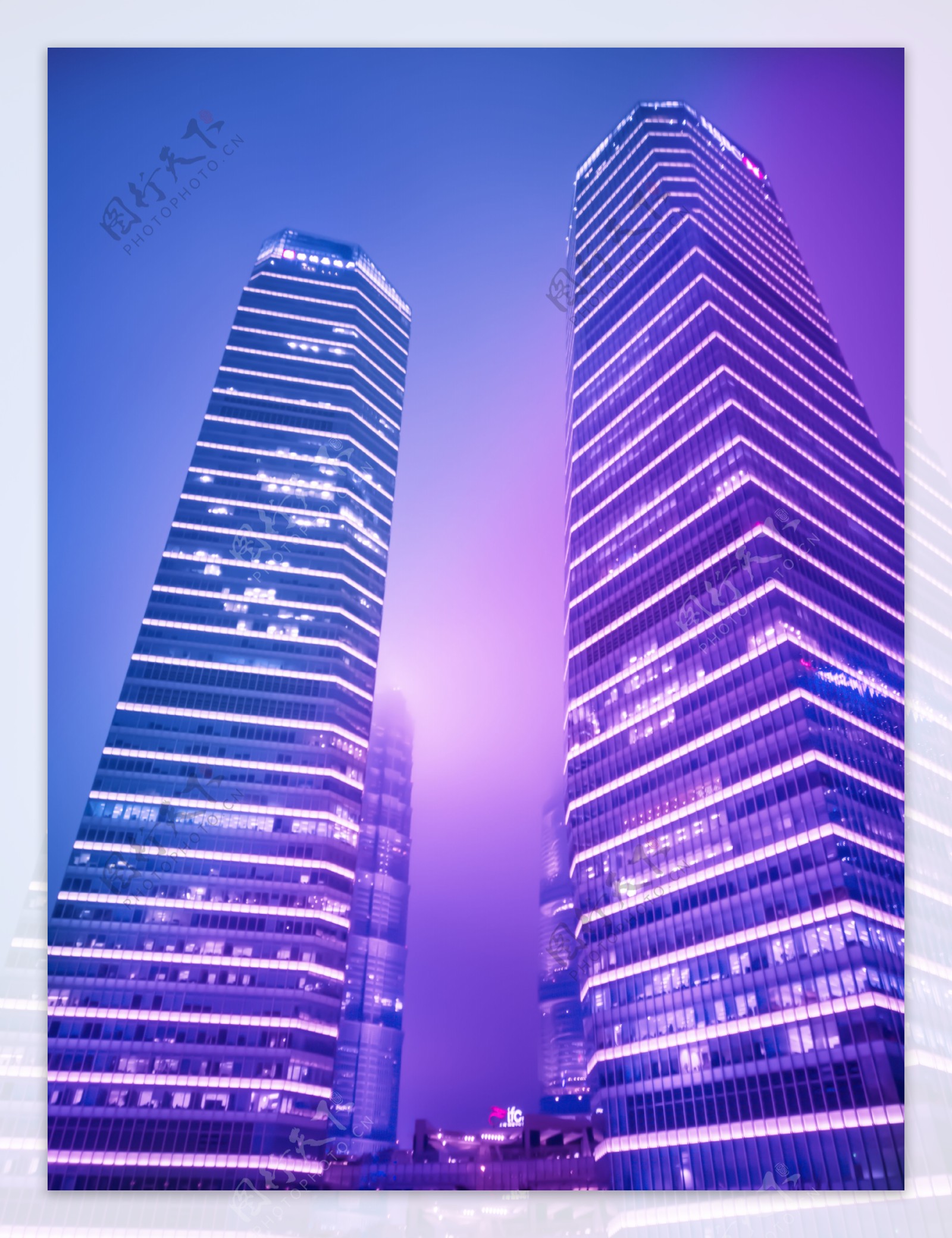 城市高层夜景摩天大楼