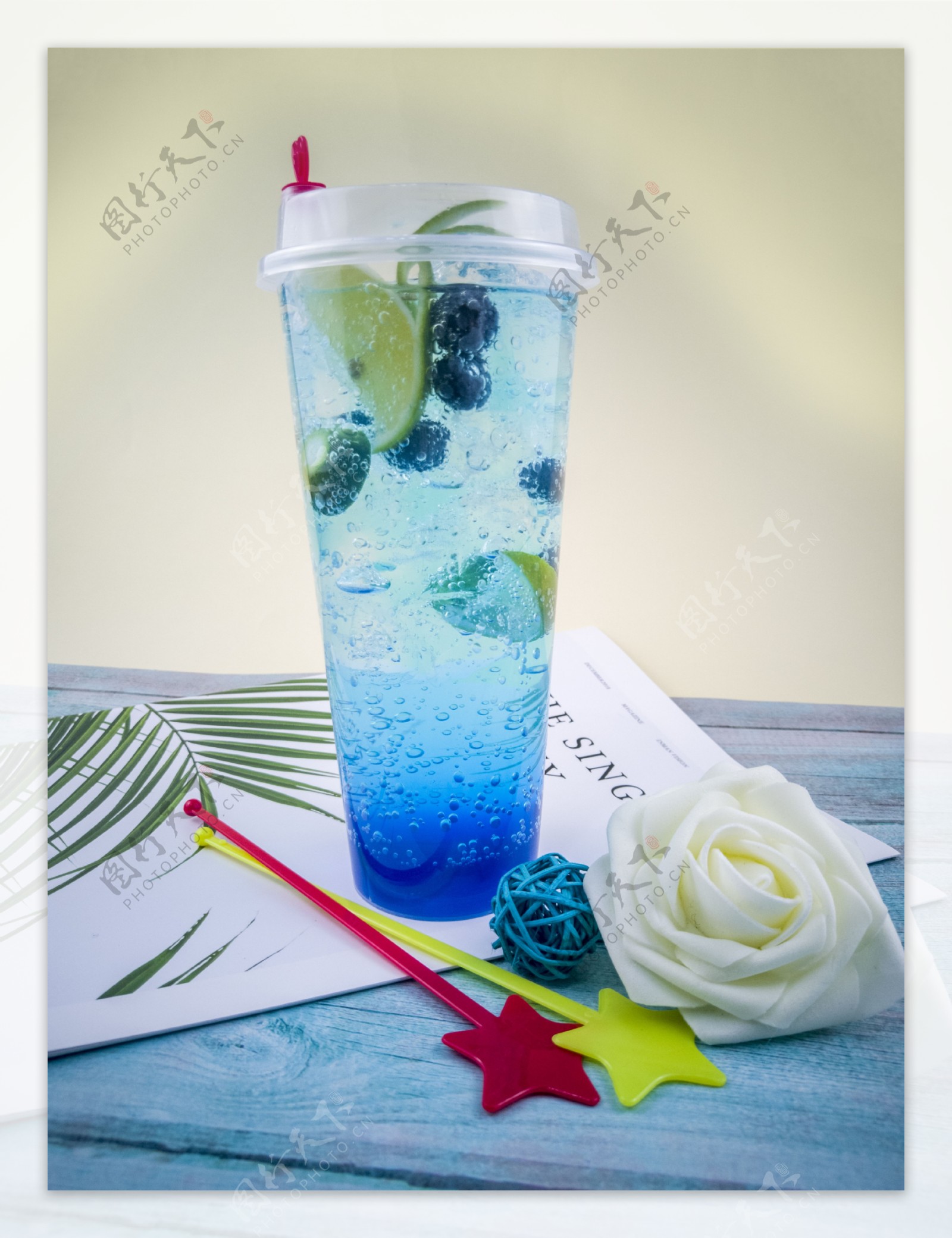 夏日饮料系列之清凉蓝色气泡饮料