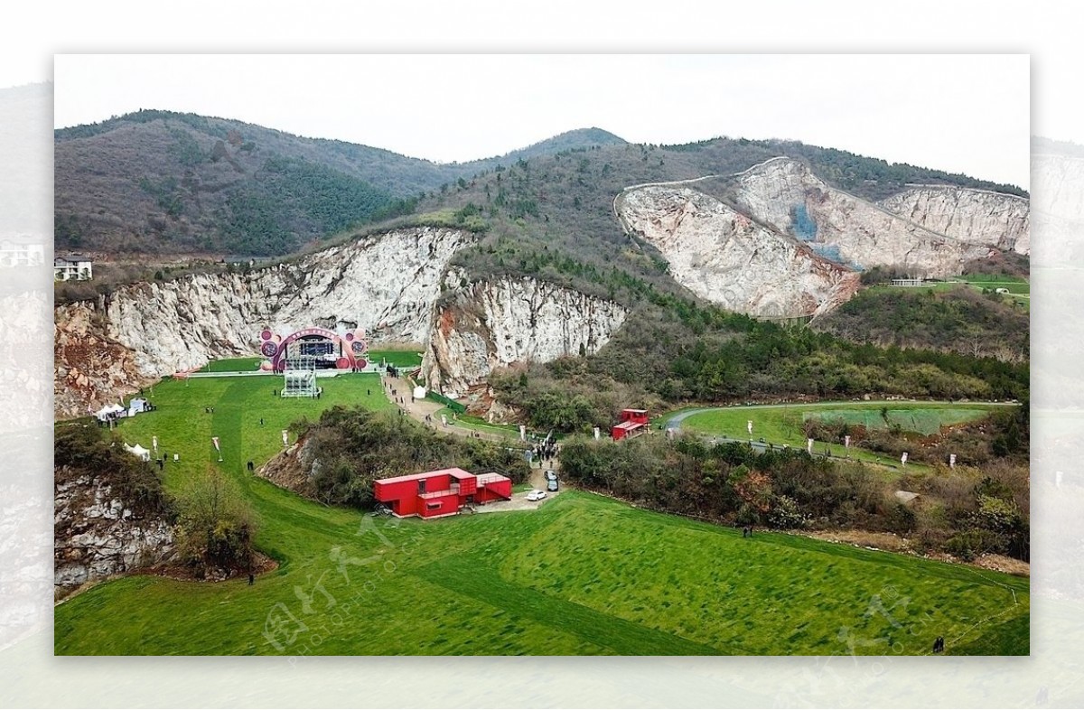 汤山矿坑公园