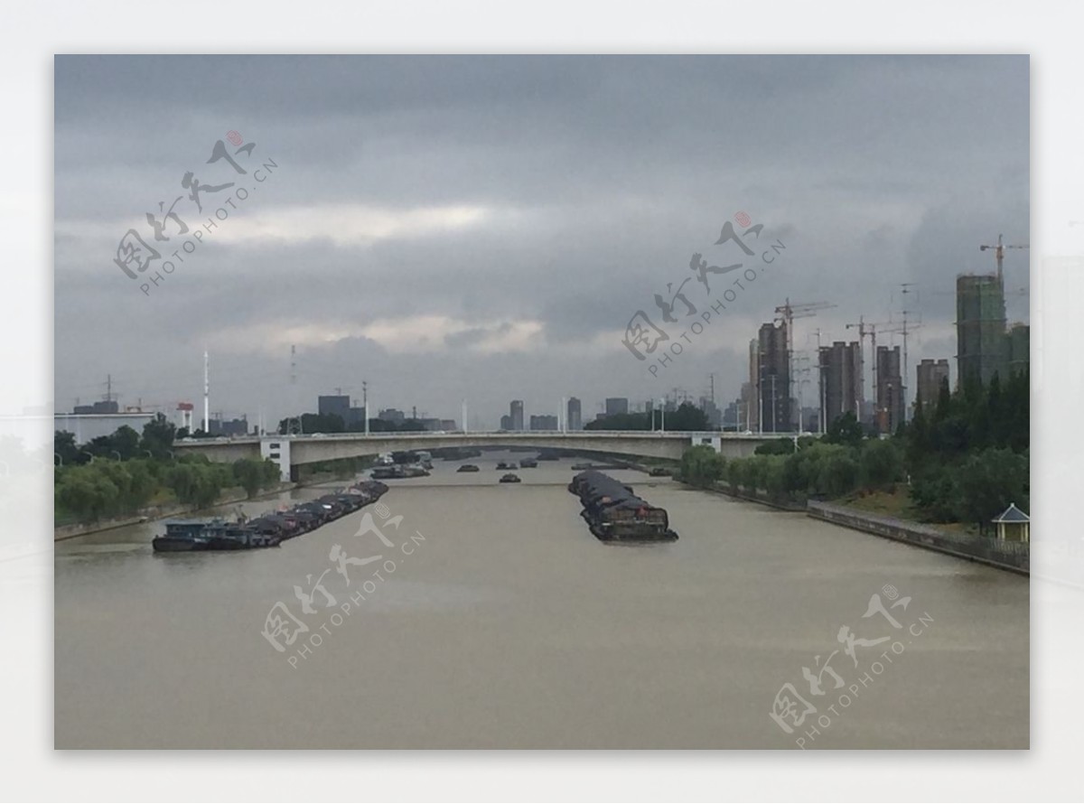 繁忙的京杭大运河