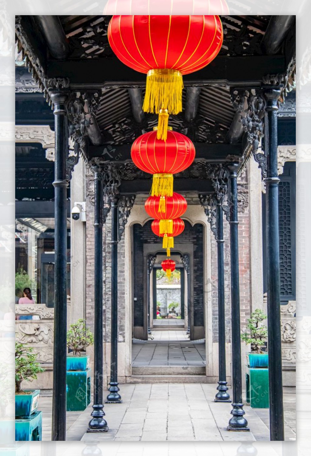 中式回廊春节气氛摄影图
