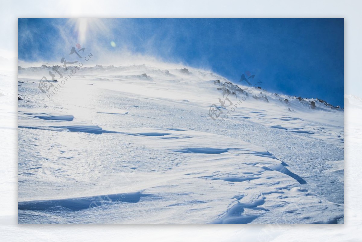 雪山阳光风