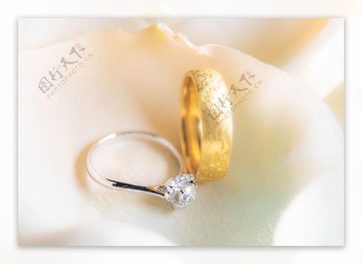 黄金戒指钻石戒指结婚婚礼