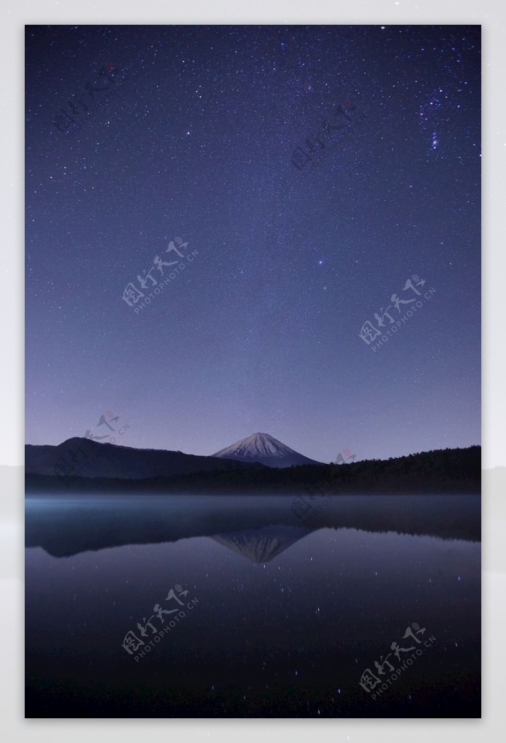 夜景星空湖面