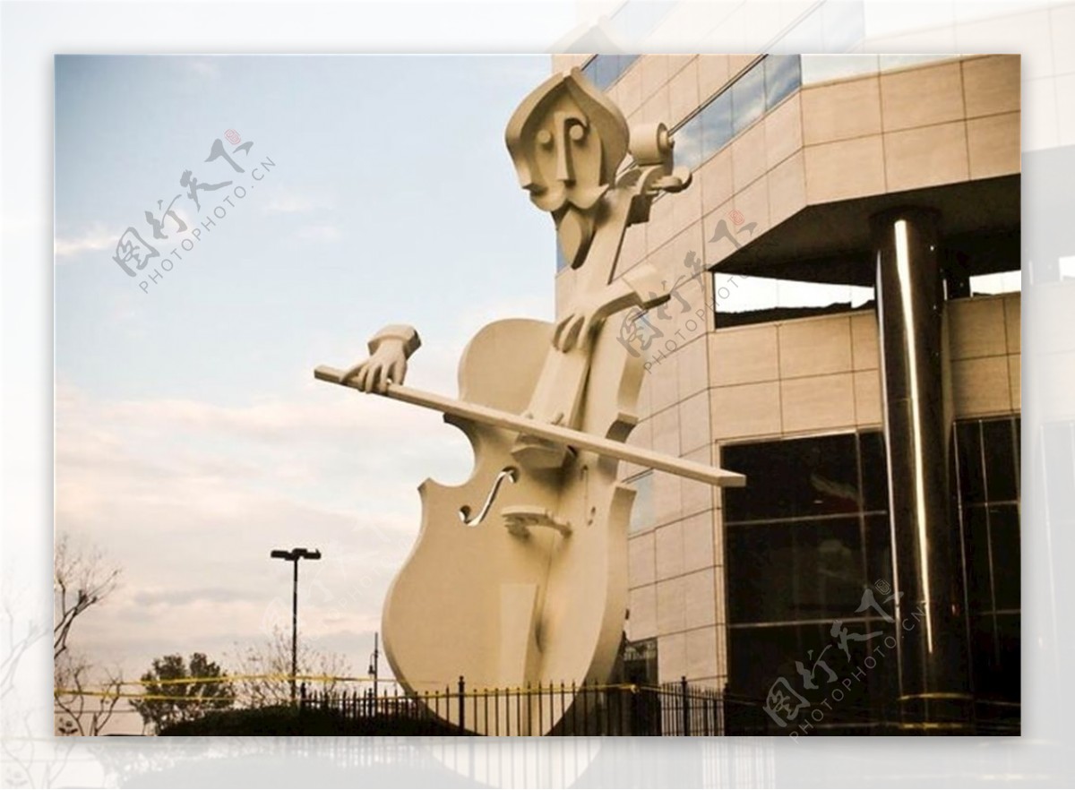 小提琴手雕塑
