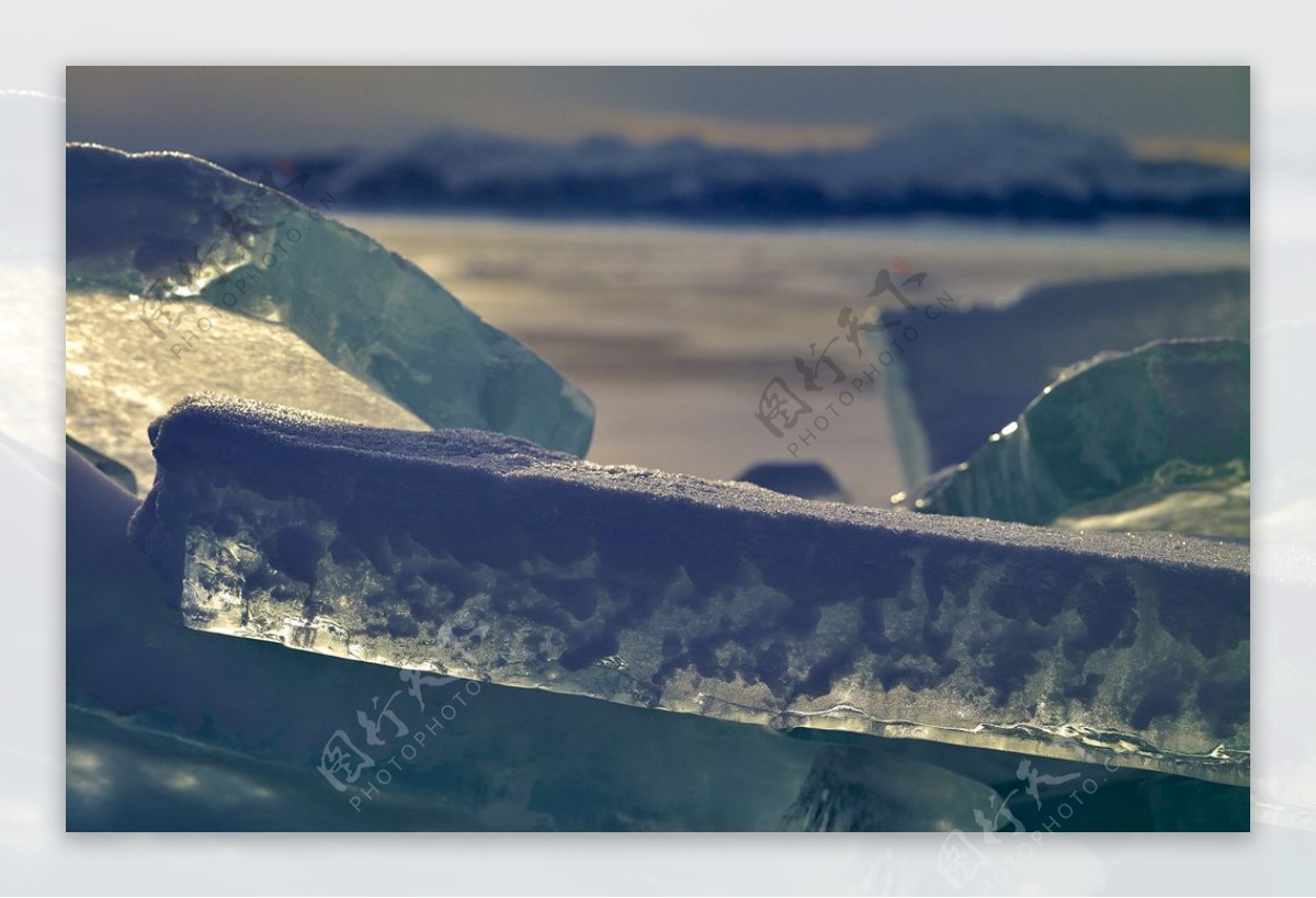 赛里木湖的冰
