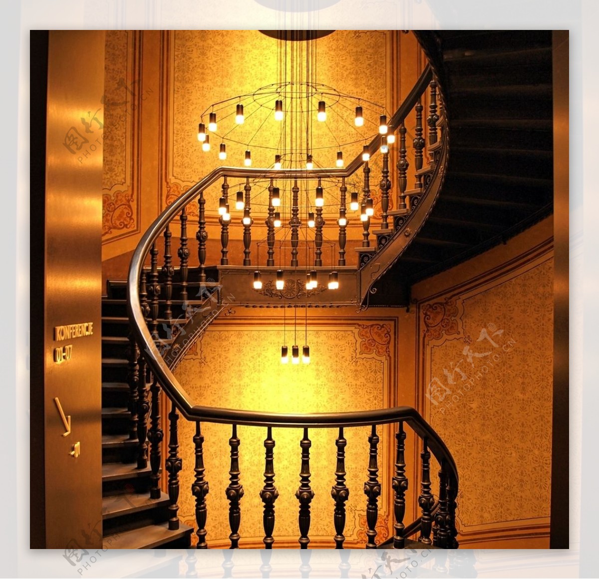 古典豪华楼梯