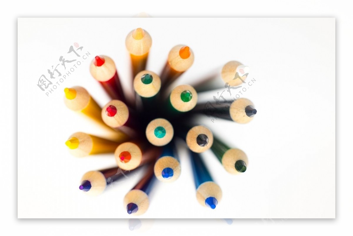 铅笔彩色画笔旋转美术背景素材