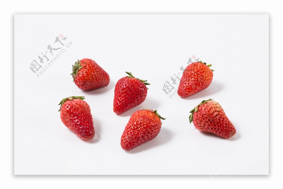 草莓白底素材