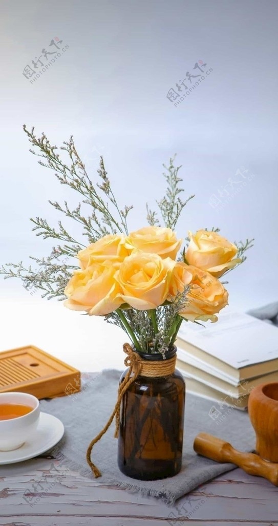 黄色玫瑰插花