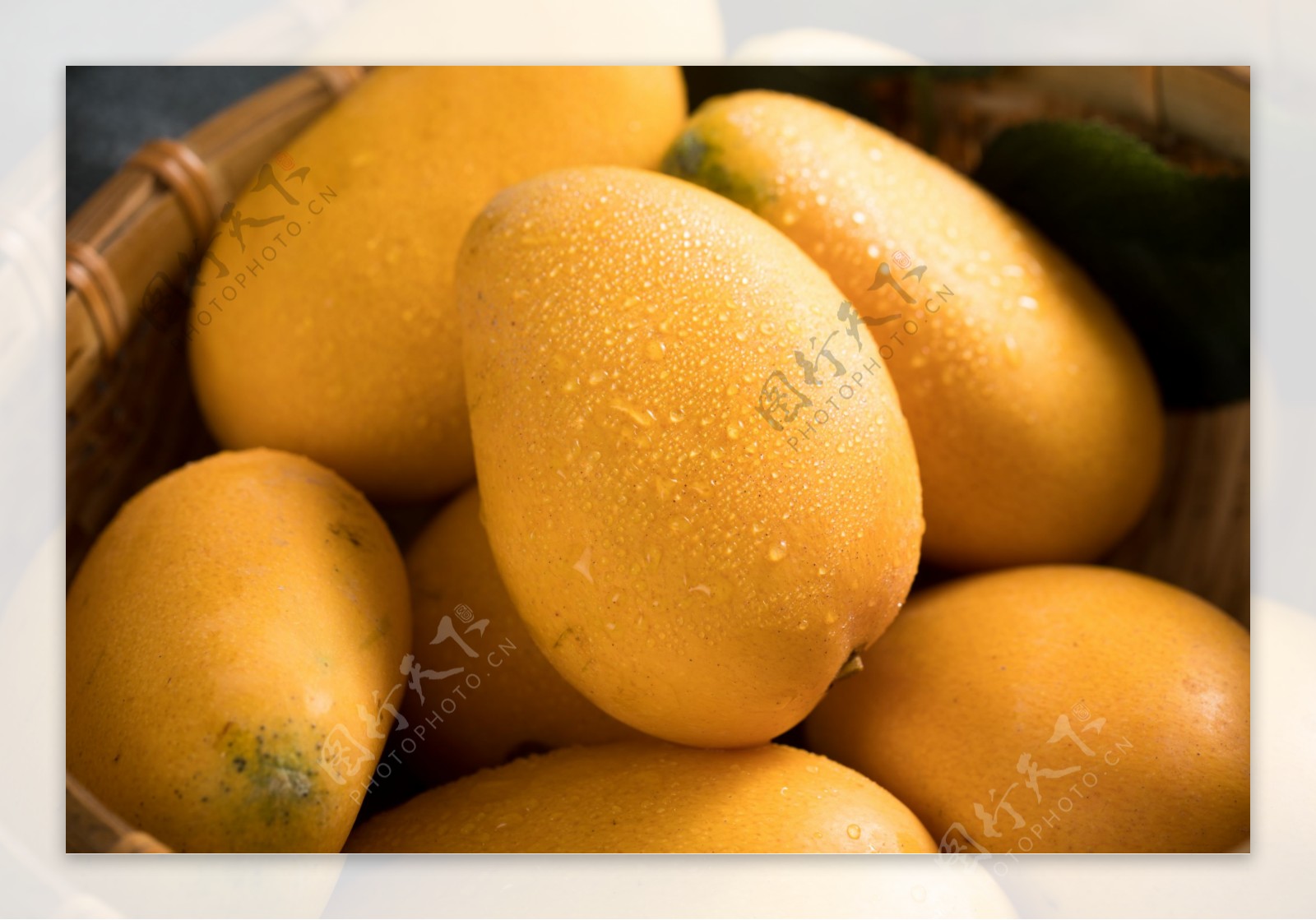 一堆黄色芒果摄影