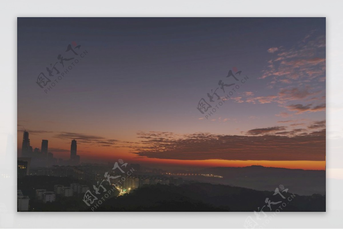 南宁市日出前的晨景图片