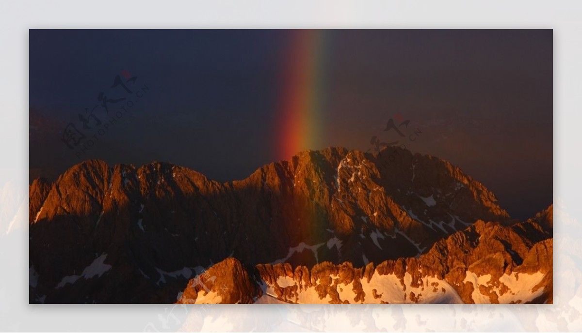 高山上的彩虹图片