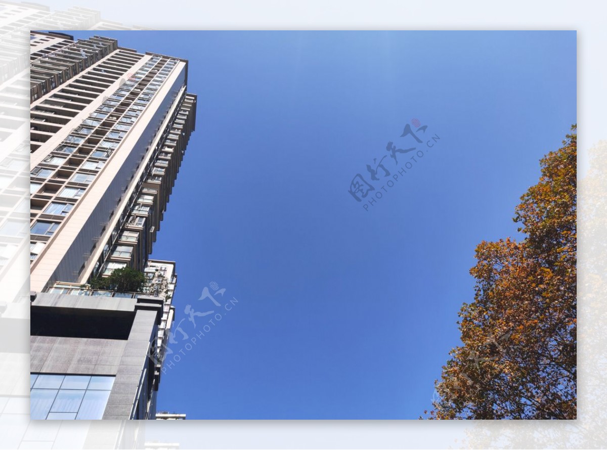 蓝天白云高楼大厦图片
