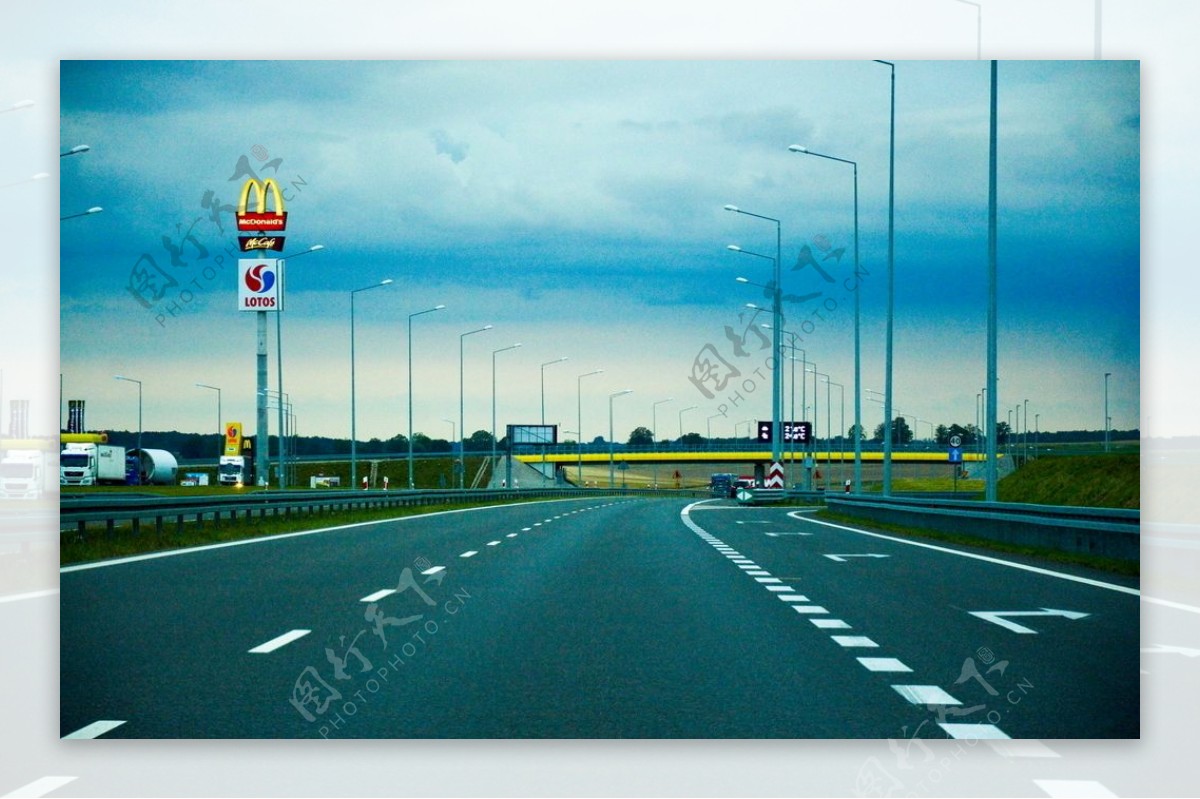 高速公路麦当劳图片