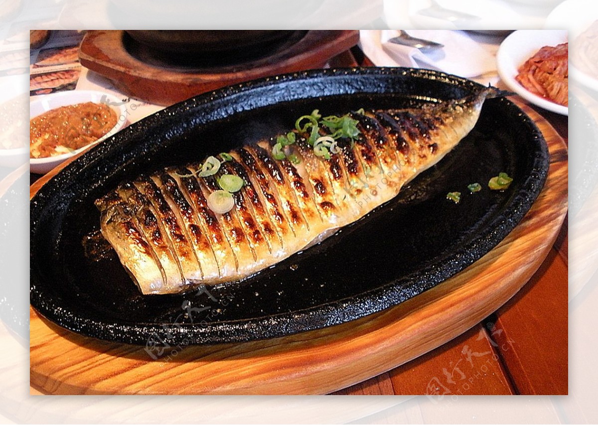日韩料理石锅煎鲅鱼图片
