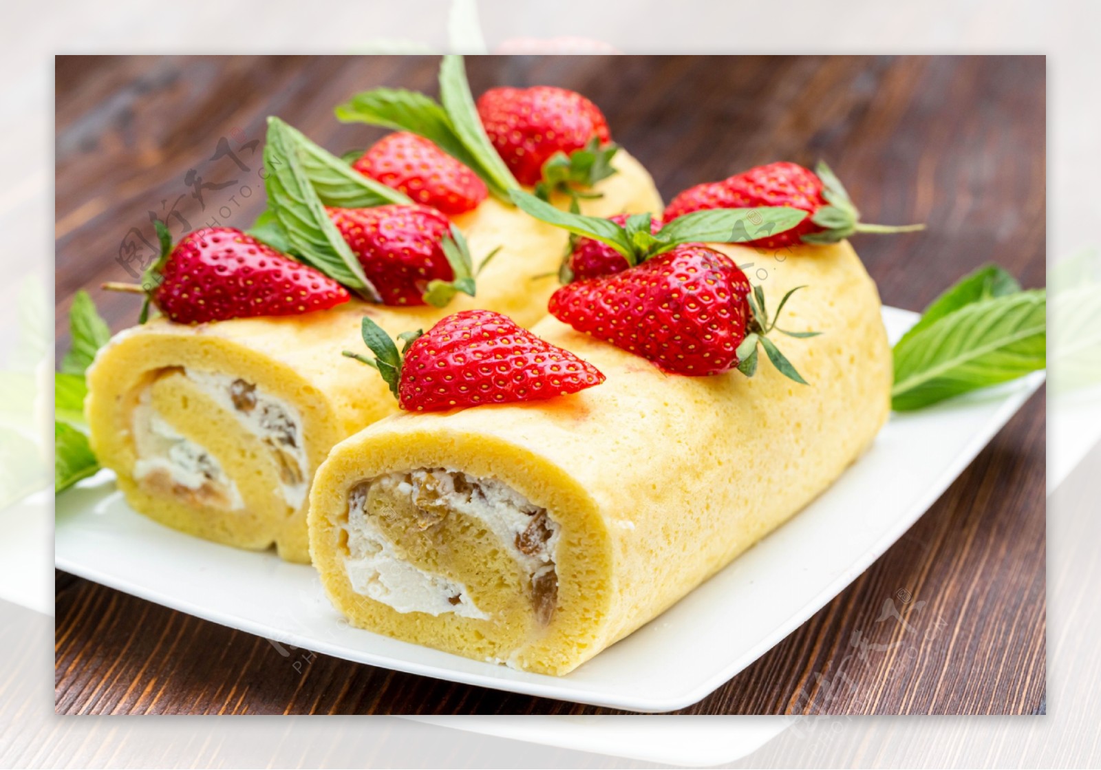 草莓蛋糕美食食物背景图片