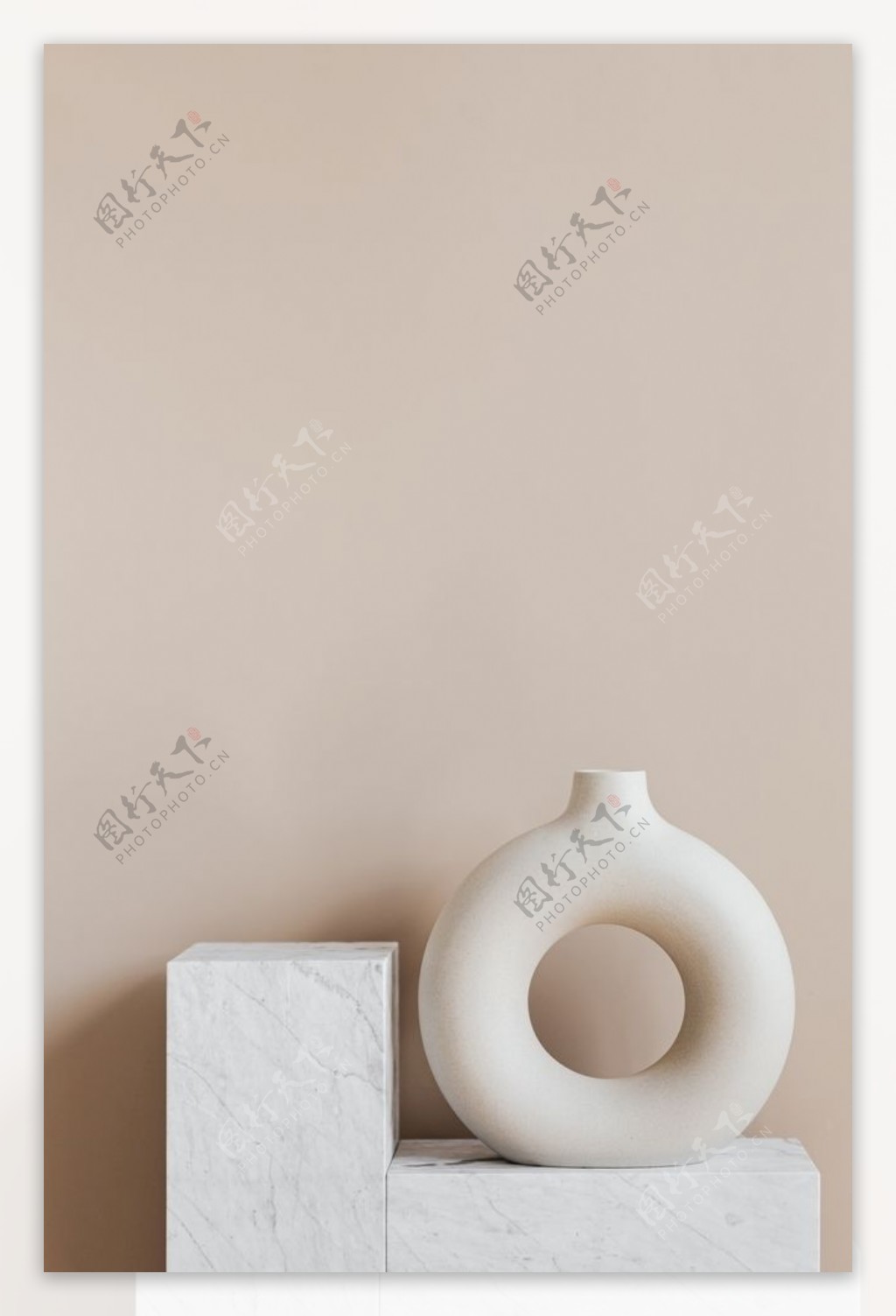 简约陶瓷艺术展品图片