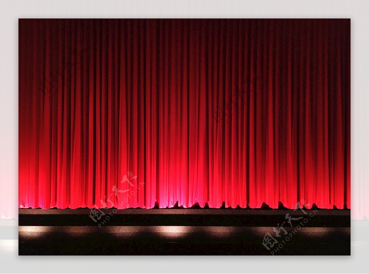 舞台红色幕布图片